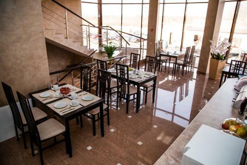 Hostal Sky Hotel