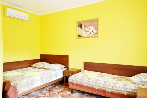 Hostal Guest House Tri Sestri