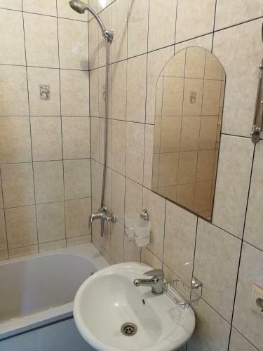 Hostal Guest House On Kadoshskaya