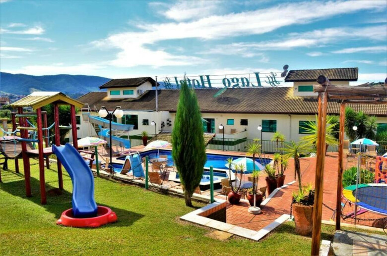 Summit Lago Hotel