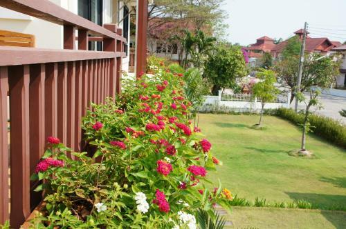 Hostal Rimtalay Angsila Guesthouse