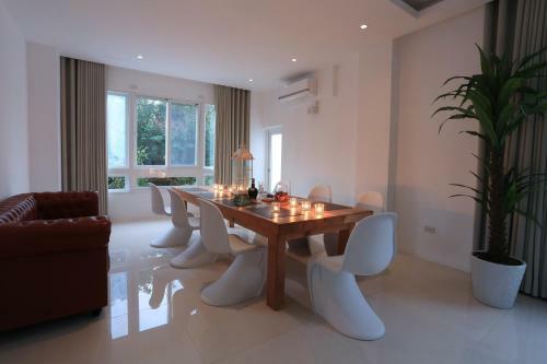 Villa Sixteen Kan B&B