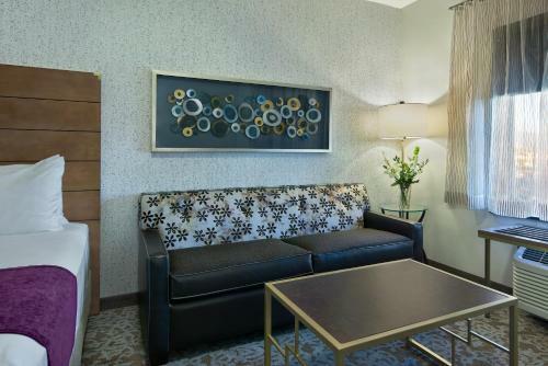 Hotel Oxford Suites Sonoma - Rohnert Park