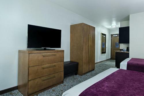Hotel Oxford Suites Sonoma - Rohnert Park