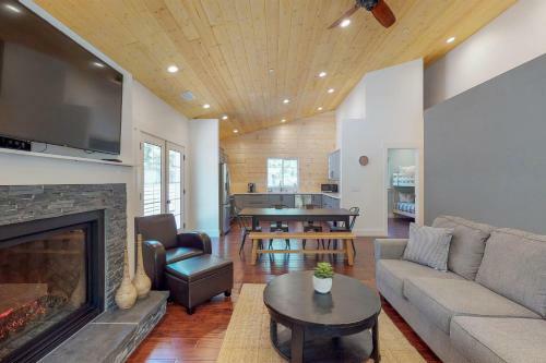 Amachen Cabin