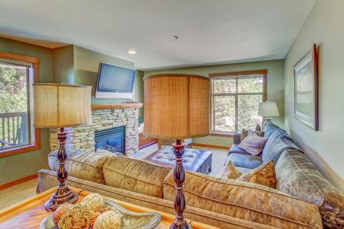 Powderhorn Lodge 210: Blazing Star Suite