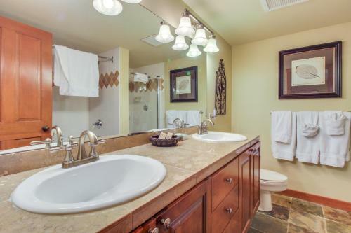 Powderhorn Lodge 210: Blazing Star Suite