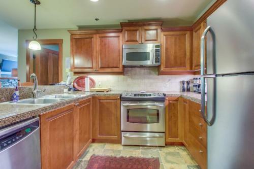 Powderhorn Lodge 210: Blazing Star Suite