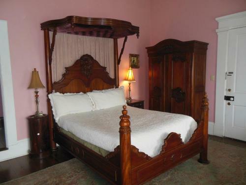 Bed & Breakfast Cedar Grove Mansion Inn & Restaurant