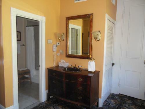Bed & Breakfast Cedar Grove Mansion Inn & Restaurant