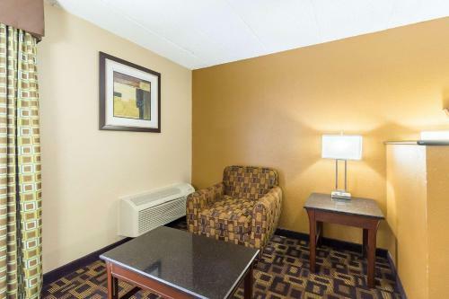 Motel Quality Inn And Suites - Arden Hills