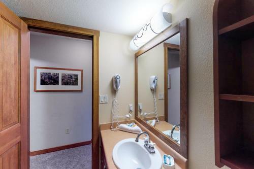 Powderhorn Lodge 311: Poppy Suite