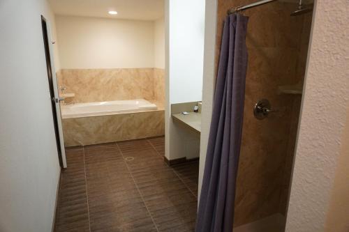 Motel Maywood Inn