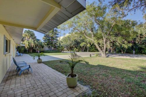 Peacock Bungalow - Left
