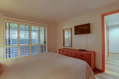 34 Fairway Village