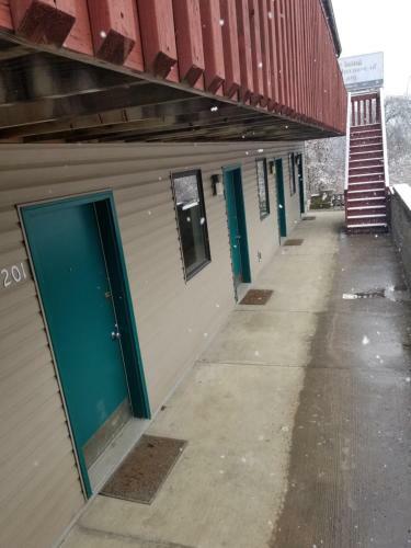 Motel Perry-o Inn & Suites