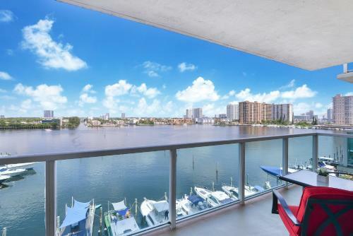 Aparthotel Yacht Club Modern Luxury Apartments