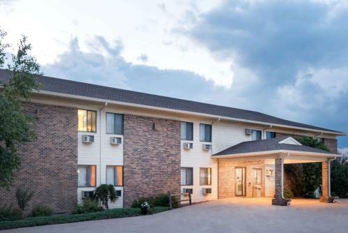 Hotel Super 8 By Wyndham Milbank Sd