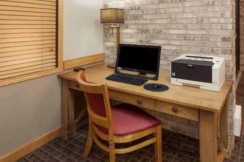 Posada Americinn By Wyndham Iowa Falls