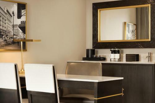 Hotel Embassy Suites By Hilton Syracuse Destiny Usa
