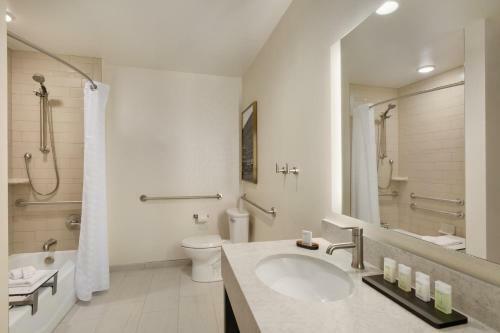 Hotel Embassy Suites By Hilton Syracuse Destiny Usa