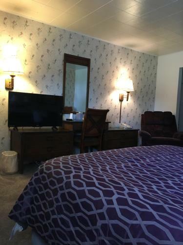 Holiday Lodge Motel