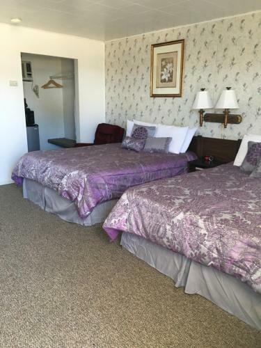 Holiday Lodge Motel