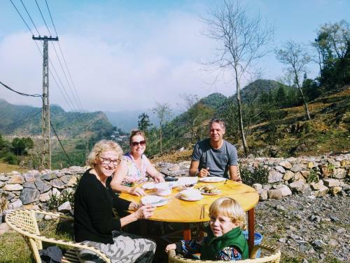 Sister's Homestay And Bar