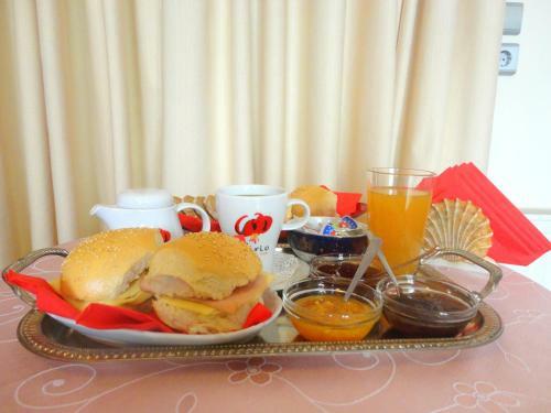 Hostal ??????? ??????/lirio Guest House