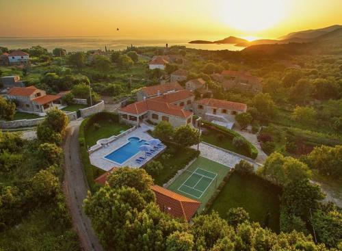 Mitrovici Villa Sleeps 8 Pool Air Con Wifi