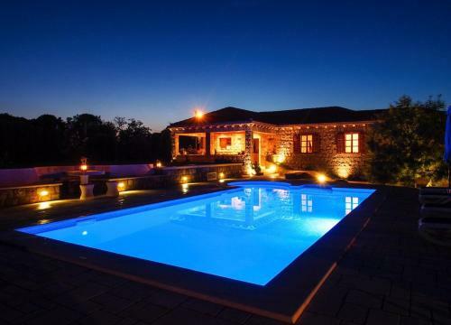 Mitrovici Villa Sleeps 8 Pool Air Con Wifi