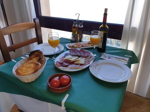 Posada Santuari Mare De D�u Del Mont Restaurant-hostatger�a