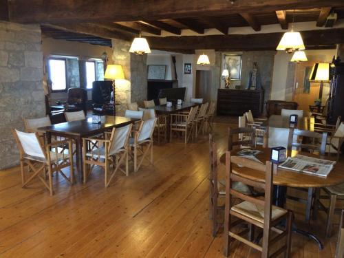 Posada Santuari Mare De D�u Del Mont Restaurant-hostatger�a