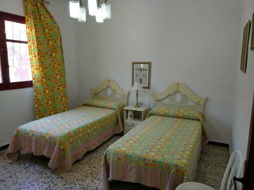 Casa Florida Con Piscina Compartida