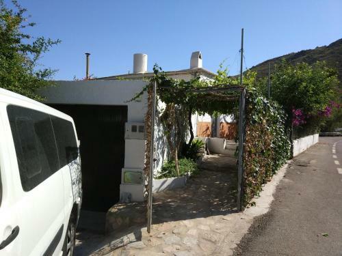 Casa Florida Con Piscina Compartida