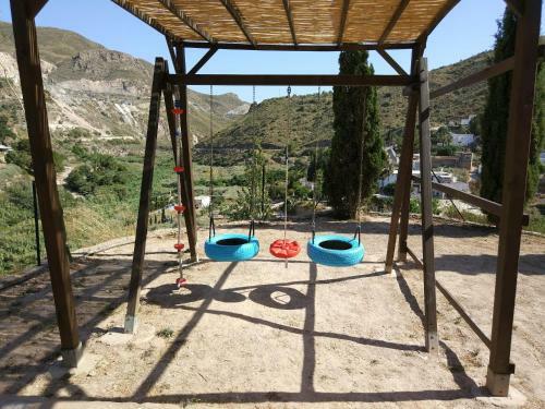 Casa Florida Con Piscina Compartida