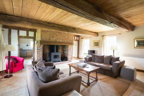 Agroturismo Saint-maclou Chateau Sleeps 28 Pool