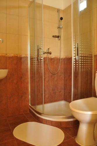 Bokros Vend�gh�z