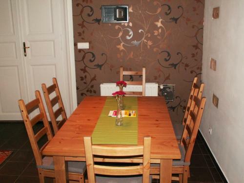 Chester Gozsdu Apartment