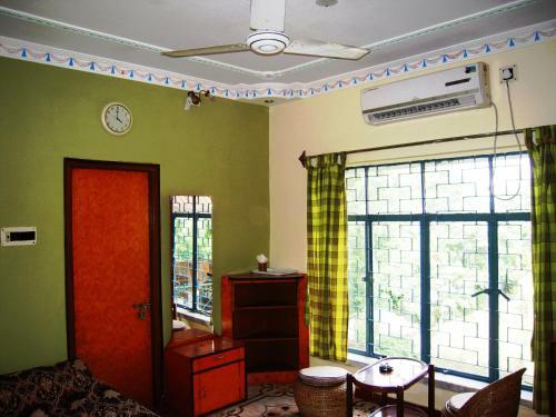 Hostal Rater Tara Diner Rabi Guest House