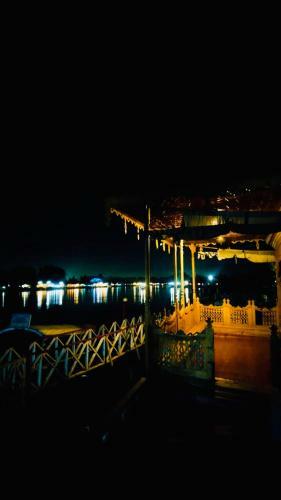Houseboat Pride Of Kashmir