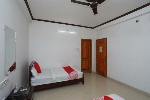 Oyo 15027 Hotel Lotus International