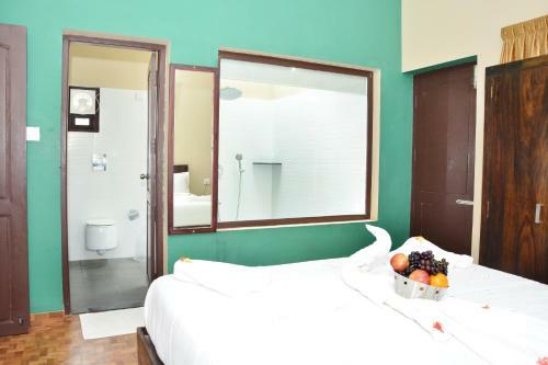 Hotel The Kuttalam Heritage