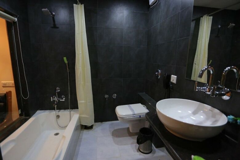 Hotel The Grand Raveta