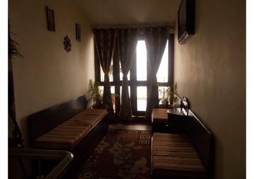 Hotel Royal Stay Near Mall Road