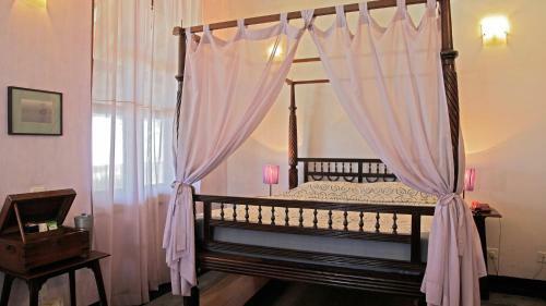 Hotel Neemrana's - Bungalow On The Beach