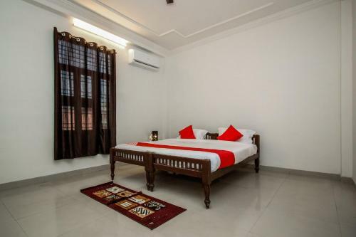 Oyo 18272 Hotel Lambodar
