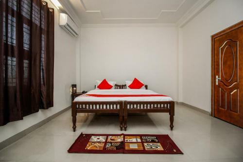 Oyo 18272 Hotel Lambodar