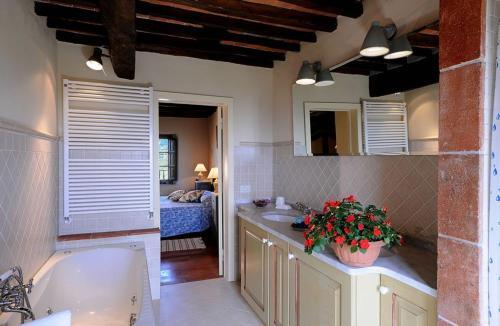 Corte Tognetti Villa Sleeps 30 Pool Wifi