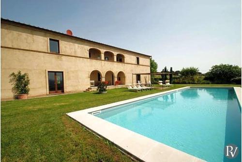 Siena Villa Sleeps 10 Pool